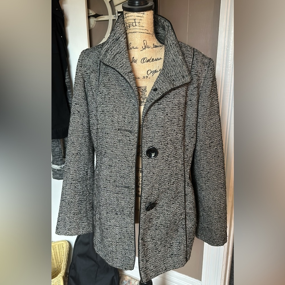 Women’s coat size L